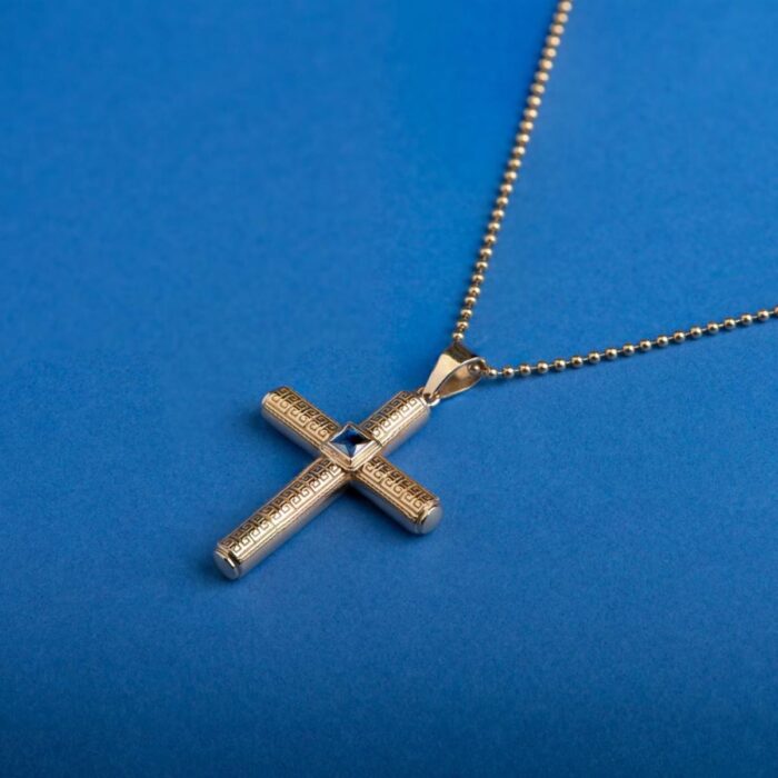 Cruz-custom-de-Oro-amarillo-18k-unisex-fondo-azul