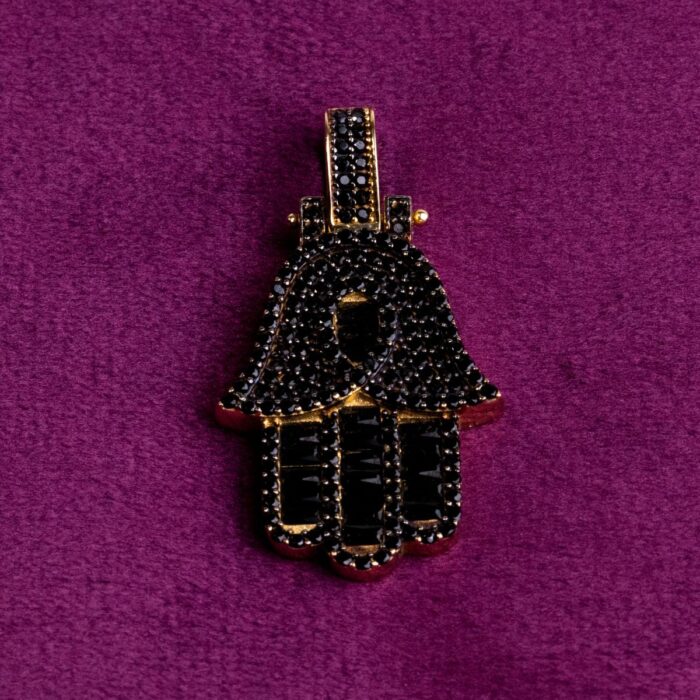 Hamsa-pequeno-circonias-negras-oro-amarillo-UNISEX-fondo-morad